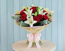 Букет цветов из:  Лилии и Розы в Дюртюли