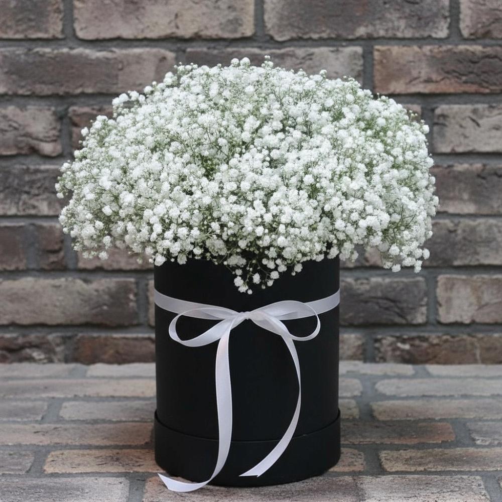 Цветочная композиция из Гипсофила в шляпной коробке в Дюртюли