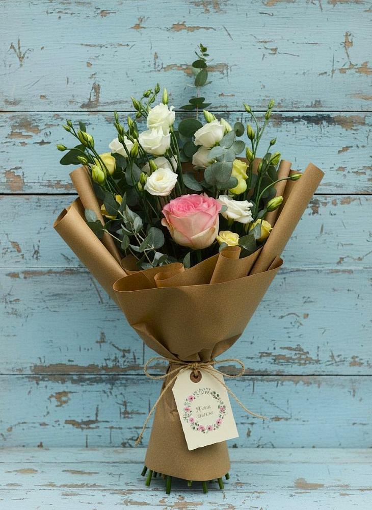 Букет цветов из: Розы и Лизиантусы в Дюртюли