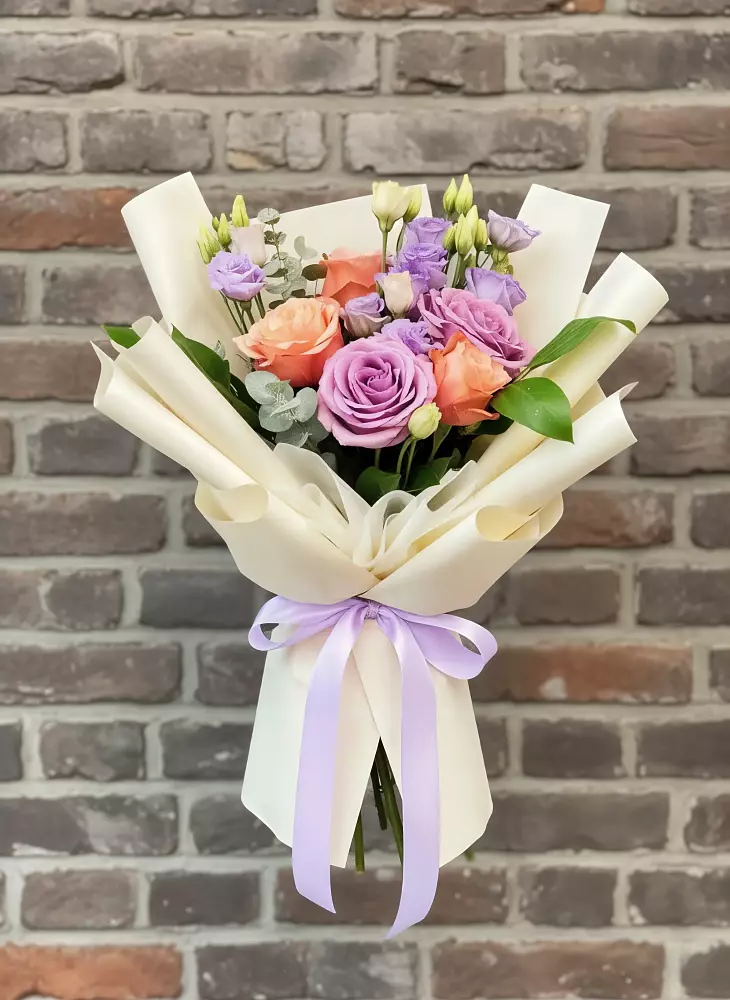 Букет цветов из: Лизиантусы и Розы в Дюртюли