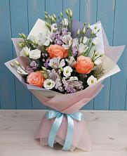 Букет цветов из:  Лизиантусы, Розы, Альстромерии и Гипсофила в Дюртюли