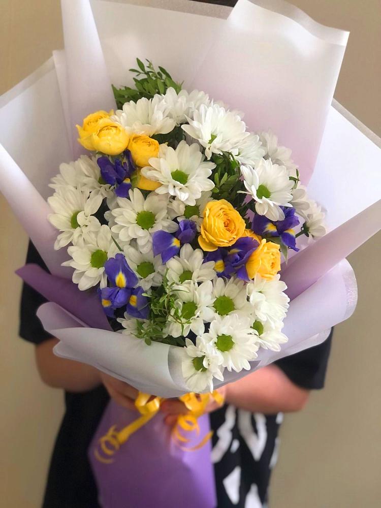 Букет цветов из: Ирисы, Хризантемы и Розы в Дюртюли