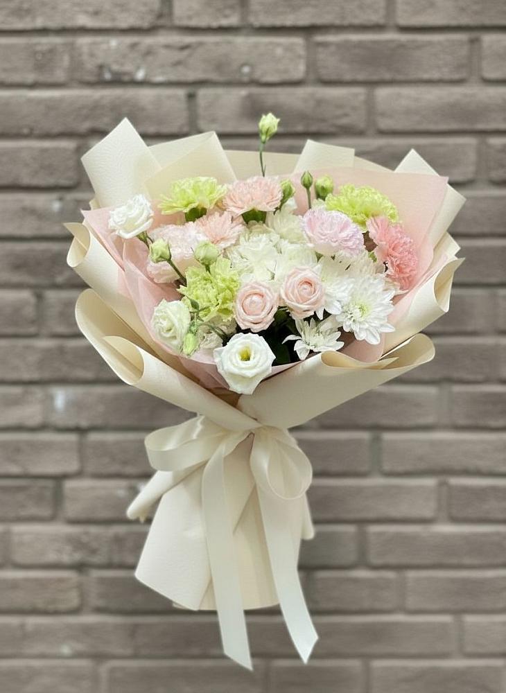 Букет цветов из: Гвоздики, Розы, Лизиантусы и Хризантемы в Дюртюли